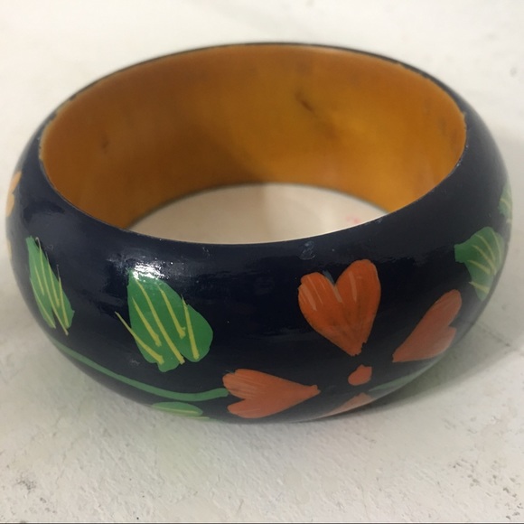 Vintage Beautiful Floral Wooded Bangle - Picture 4 of 8